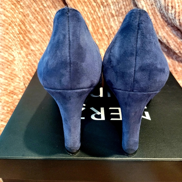 Navy Suede heels/ Naturalizer- Teresa- 8.5N/ box - Picture 6 of 9